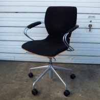 【中古品】イトーキ/シンタチェア 回転脚タイプ/ブラック